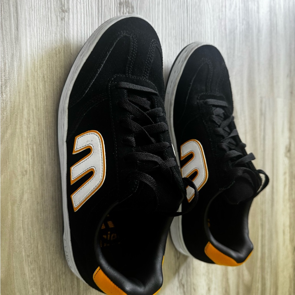 Etnies Black and White Skate Shoe Interior Label
